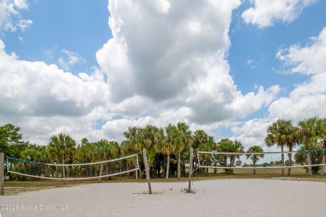 352 Jacaranda Avenue NW, Palm Bay, FL 32907