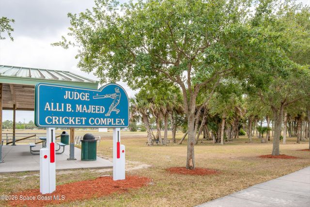 352 Jacaranda Avenue NW, Palm Bay, FL 32907