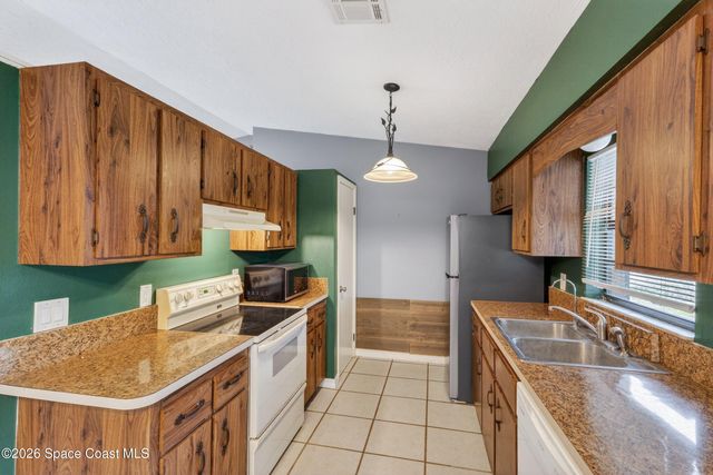 352 Jacaranda Avenue NW, Palm Bay, FL 32907