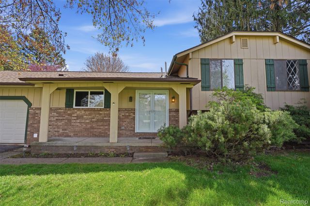 3756 Chevron Drive, Highland Charter Township, MI 48356