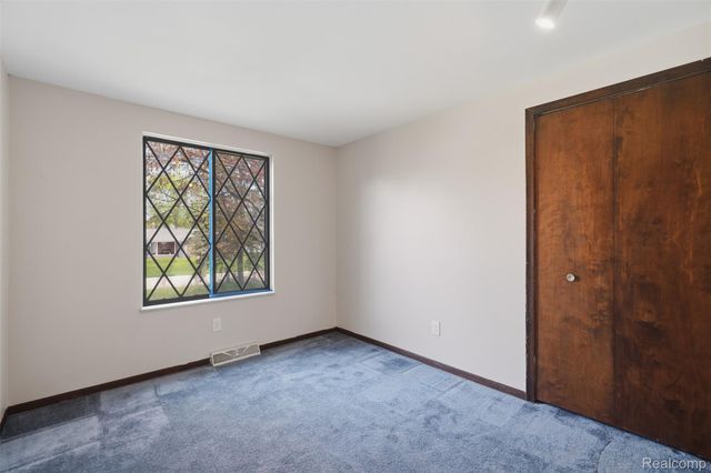 3756 Chevron Drive, Highland Charter Township, MI 48356