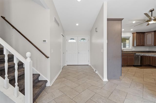 3756 Chevron Drive, Highland Charter Township, MI 48356