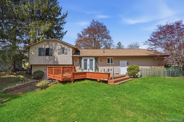 3756 Chevron Drive, Highland Charter Township, MI 48356