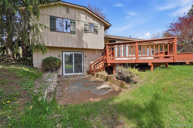 3756 Chevron Drive, Highland Charter Township, MI 48356