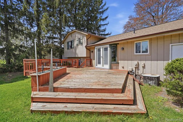 3756 Chevron Drive, Highland Charter Township, MI 48356