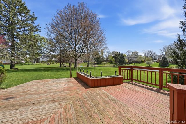 3756 Chevron Drive, Highland Charter Township, MI 48356