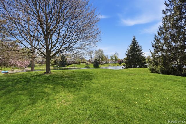3756 Chevron Drive, Highland Charter Township, MI 48356