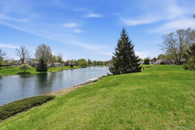 3756 Chevron Drive, Highland Charter Township, MI 48356