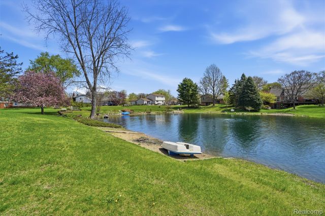 3756 Chevron Drive, Highland Charter Township, MI 48356