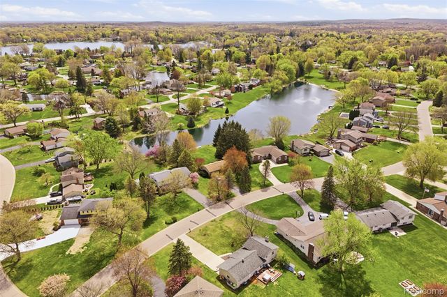 3756 Chevron Drive, Highland Charter Township, MI 48356