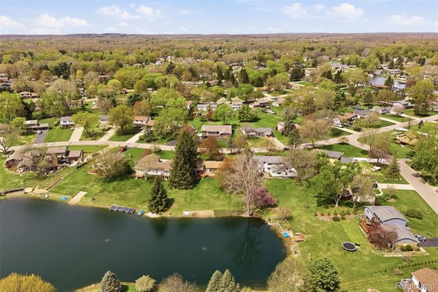 3756 Chevron Drive, Highland Charter Township, MI 48356