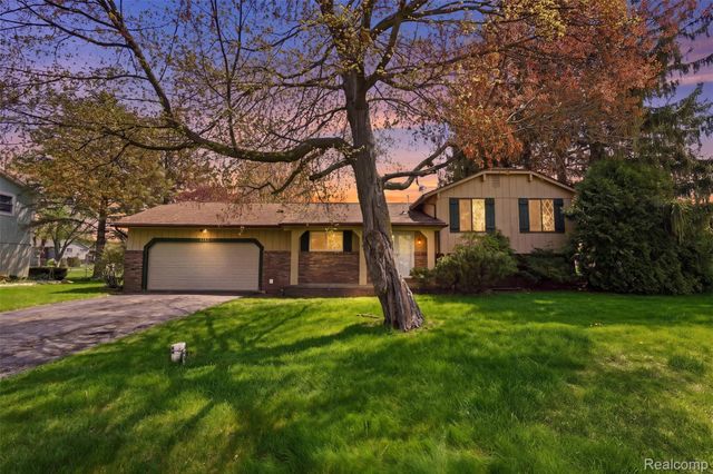 3756 Chevron Drive, Highland Charter Township, MI 48356