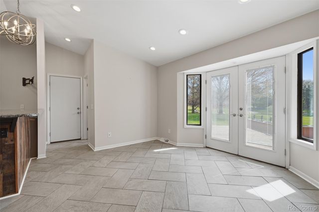 3756 Chevron Drive, Highland Charter Township, MI 48356