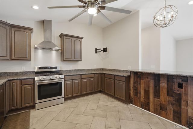 3756 Chevron Drive, Highland Charter Township, MI 48356