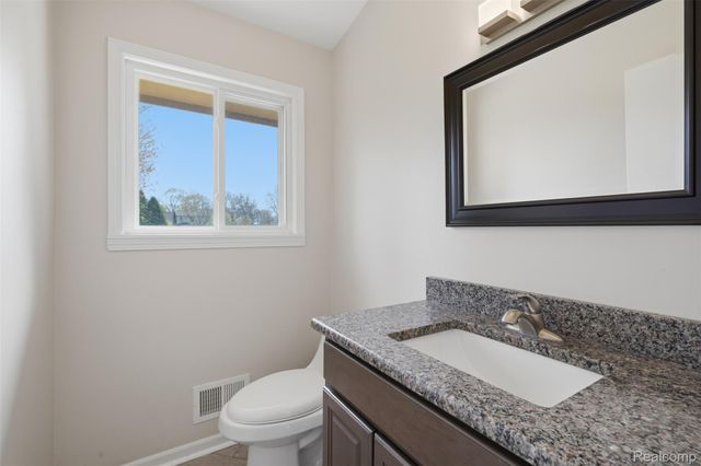 3756 Chevron Drive, Highland Charter Township, MI 48356