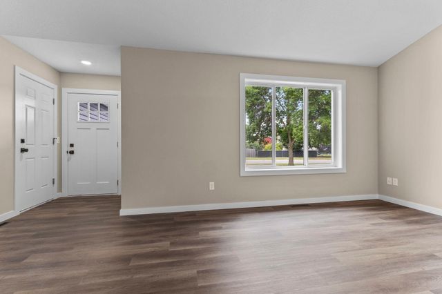 808 5th Avenue SW, Isanti, MN 55040