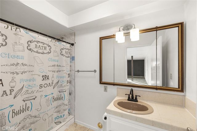 1232 La Paloma Glen, Escondido, CA 92026