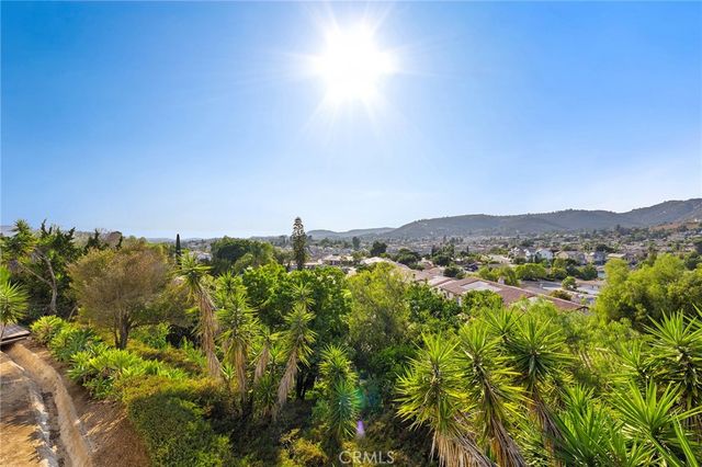 1232 La Paloma Glen, Escondido, CA 92026