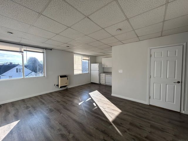 4 Fifth Avenue 8, Danbury, CT 06810