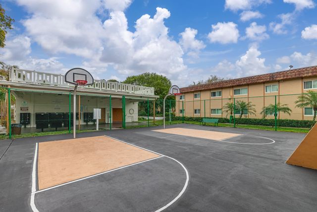 2800 NW 39th Way 204, Lauderdale Lakes, FL 33311