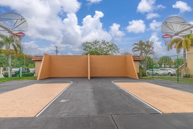 2800 NW 39th Way 204, Lauderdale Lakes, FL 33311