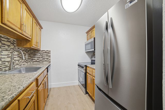 2800 NW 39th Way 204, Lauderdale Lakes, FL 33311