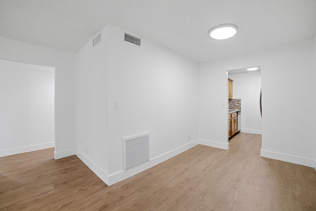 2800 NW 39th Way 204, Lauderdale Lakes, FL 33311