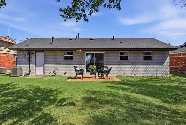 105 S Dillon Avenue, Moore, OK 73160