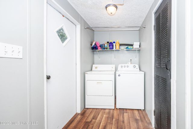 8708 Maple Avenue, Ocean Springs, MS 39564