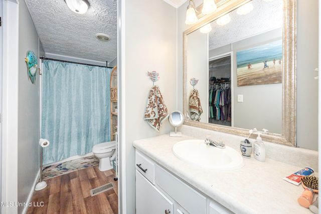 8708 Maple Avenue, Ocean Springs, MS 39564
