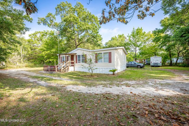 8708 Maple Avenue, Ocean Springs, MS 39564