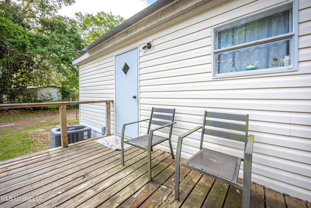 8708 Maple Avenue, Ocean Springs, MS 39564