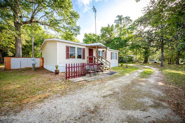 8708 Maple Avenue, Ocean Springs, MS 39564