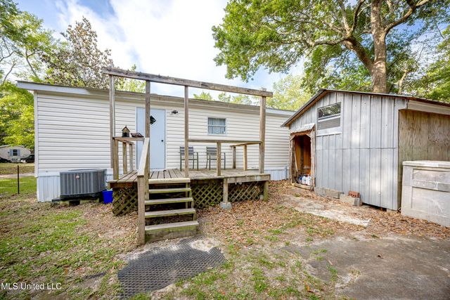 8708 Maple Avenue, Ocean Springs, MS 39564