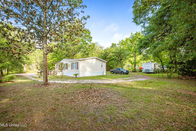8708 Maple Avenue, Ocean Springs, MS 39564