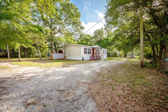8708 Maple Avenue, Ocean Springs, MS 39564