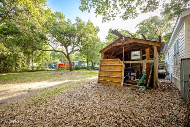 8708 Maple Avenue, Ocean Springs, MS 39564