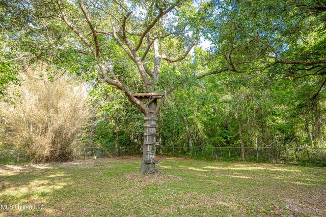 8708 Maple Avenue, Ocean Springs, MS 39564