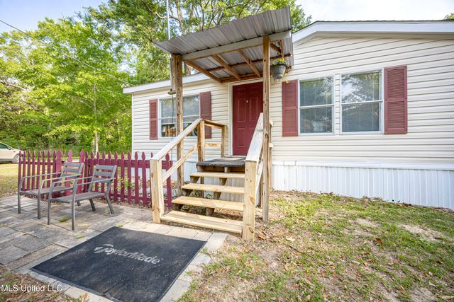8708 Maple Avenue, Ocean Springs, MS 39564
