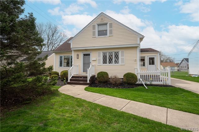 38 Warren Avenue, West Seneca, NY 14224