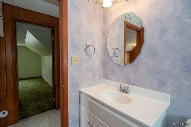 38 Warren Avenue, West Seneca, NY 14224