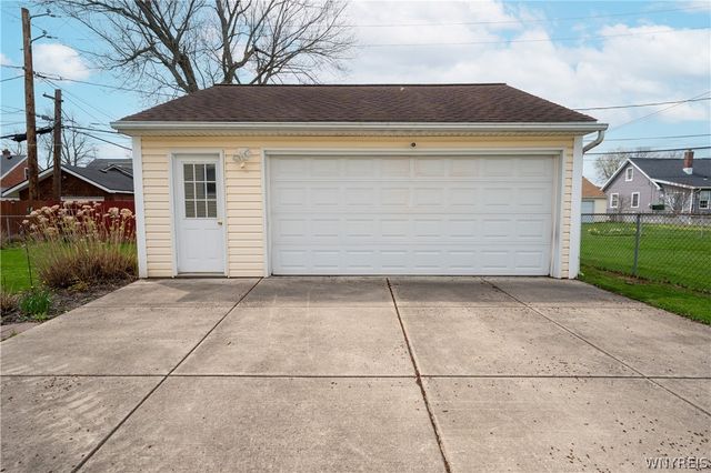 38 Warren Avenue, West Seneca, NY 14224