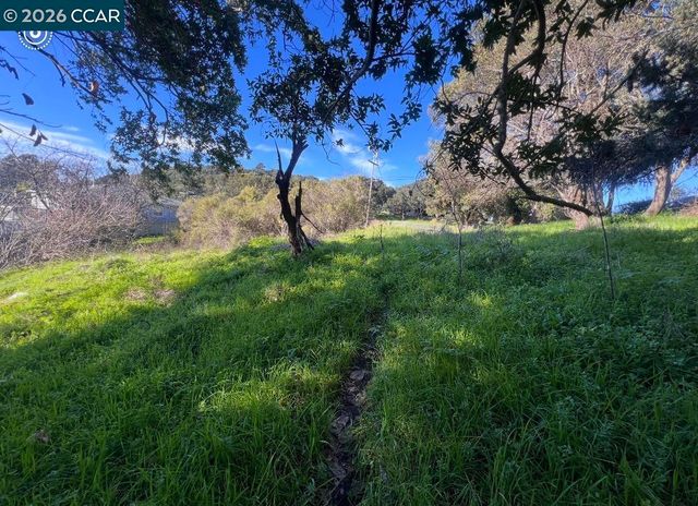 Sobrante Ave, El Sobrante, CA 94803