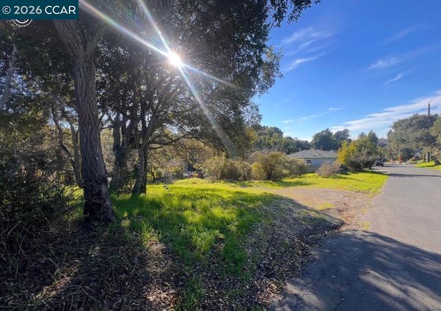 Sobrante Ave, El Sobrante, CA 94803