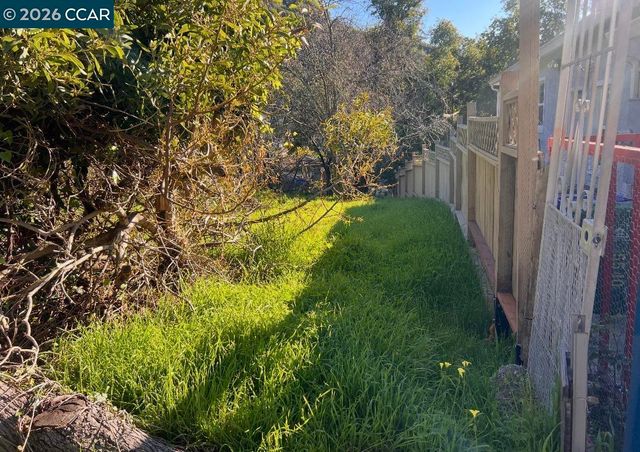 Sobrante Ave, El Sobrante, CA 94803