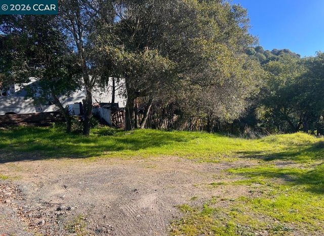 Sobrante Ave, El Sobrante, CA 94803