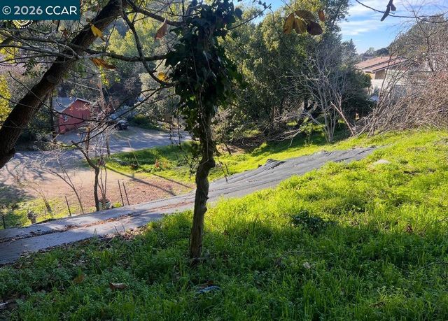 Sobrante Ave, El Sobrante, CA 94803