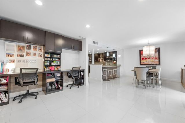 7075 SW 67th Ave 14, South Miami, FL 33143