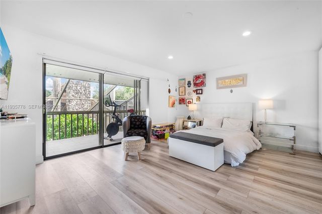 7075 SW 67th Ave 14, South Miami, FL 33143