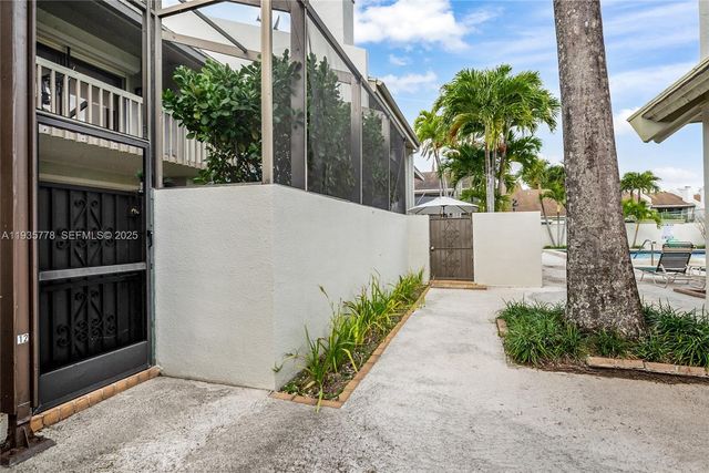 7075 SW 67th Ave 14, South Miami, FL 33143